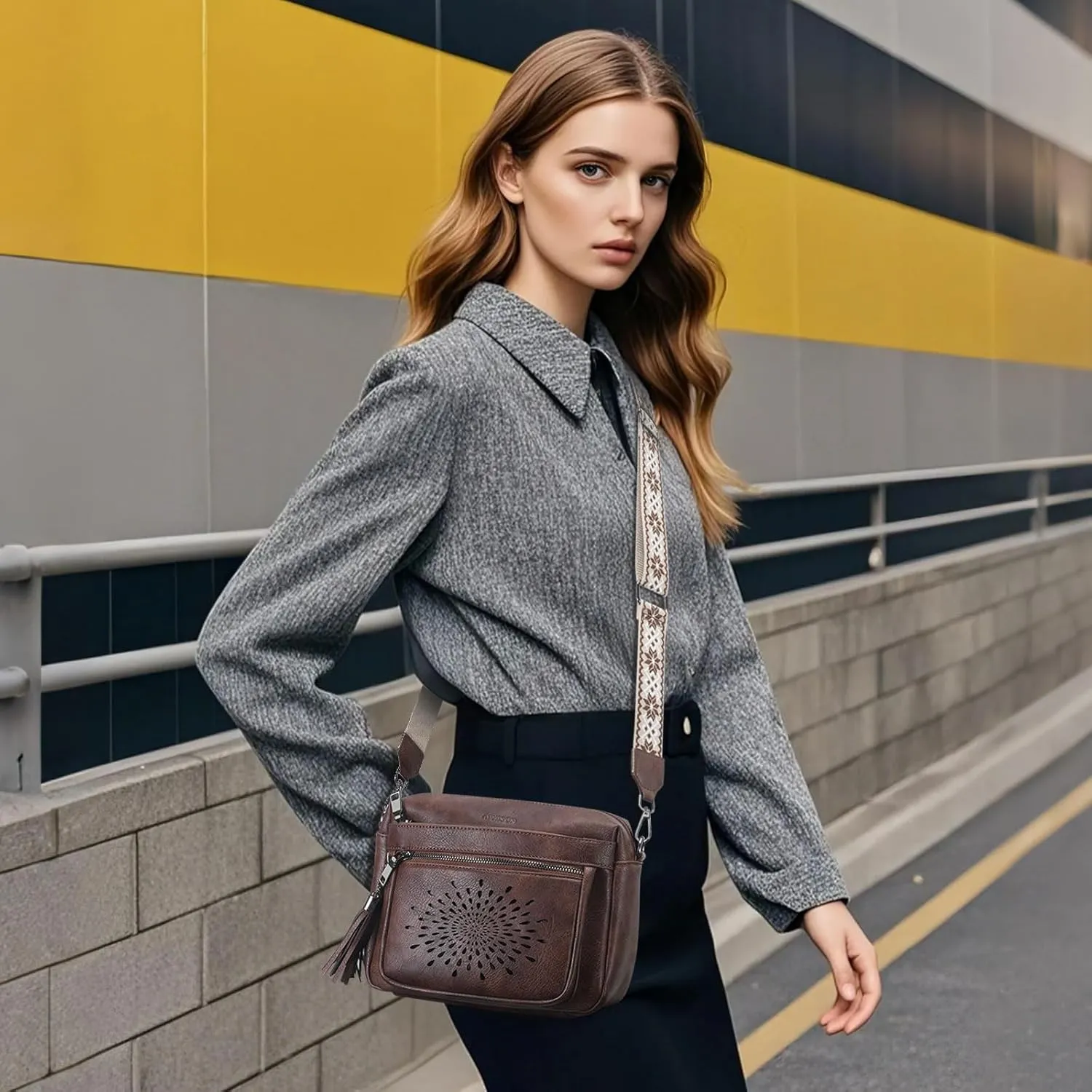 APHISON Crossbody Purse for Women，Small Crossbody Bags Trendy Vegan Leather Shoulder bag with Adjustable Strap and Tassel