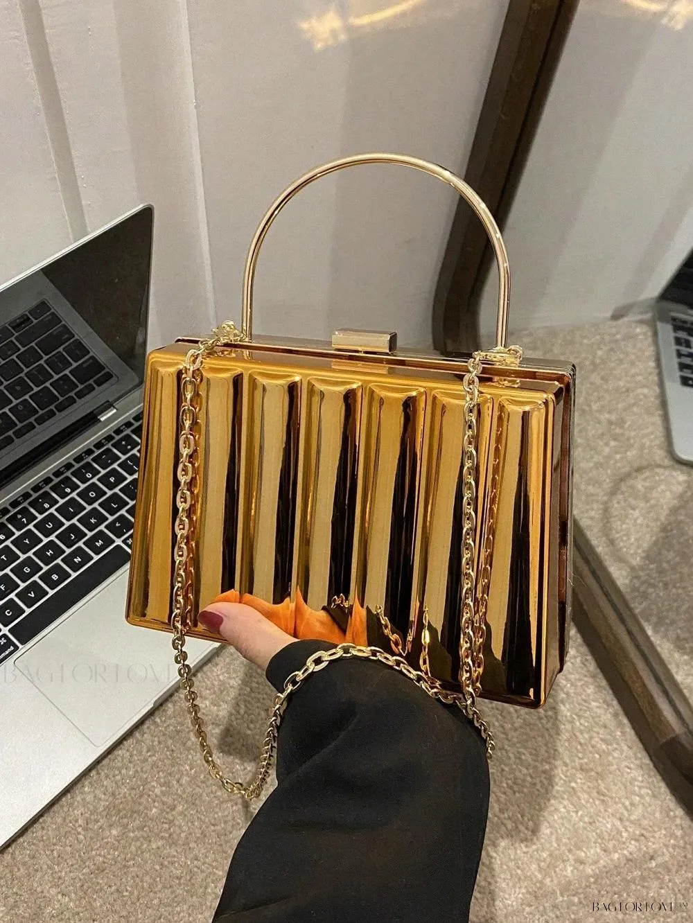 BagForLove - Elegant Ladies' Clutch Bag with Ample Storage Space