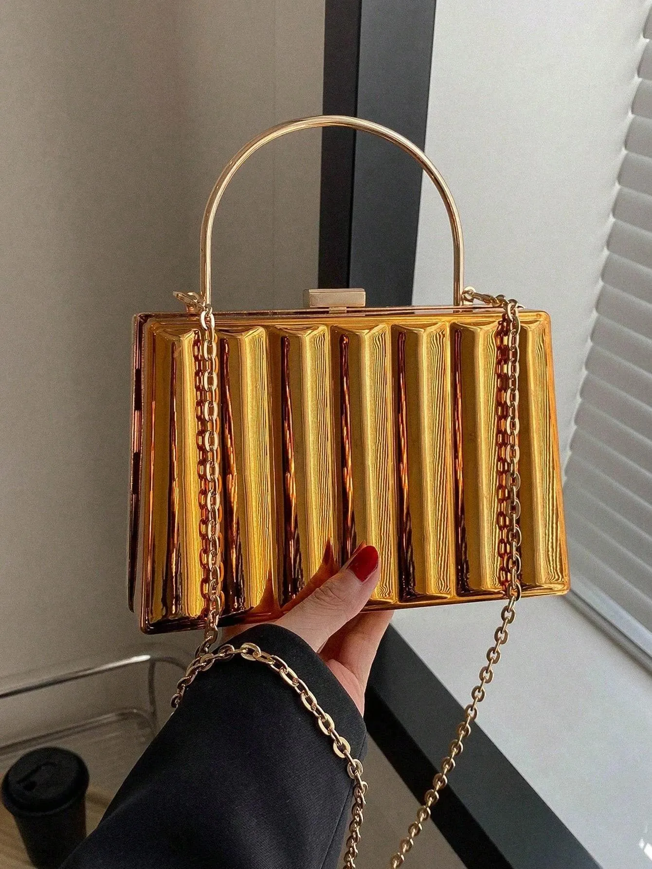 BagForLove - Elegant Ladies' Clutch Bag with Ample Storage Space