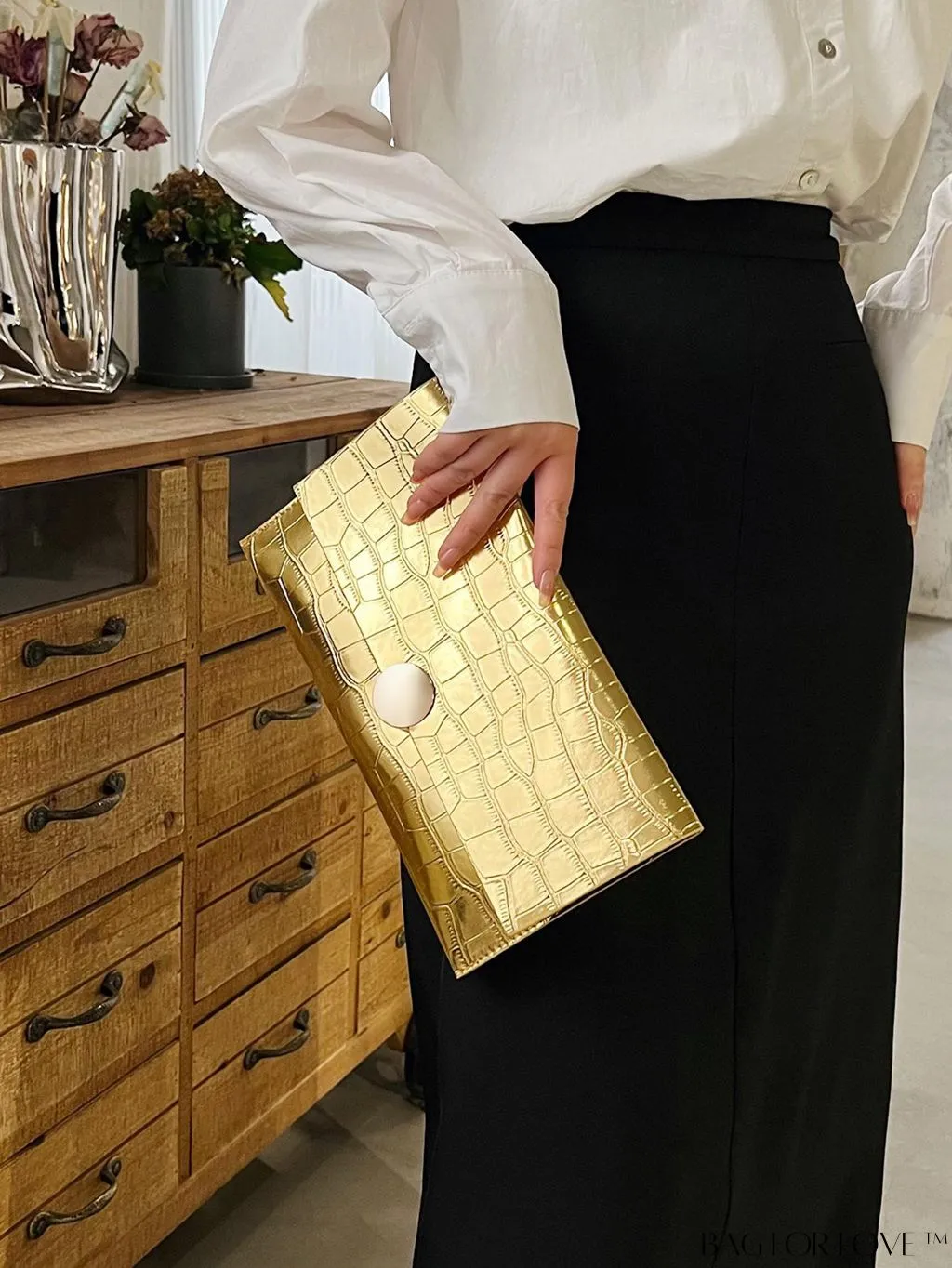 BagForLove - Metallic PU Crocodile Embossed Envelope Bag - Chic and Edgy