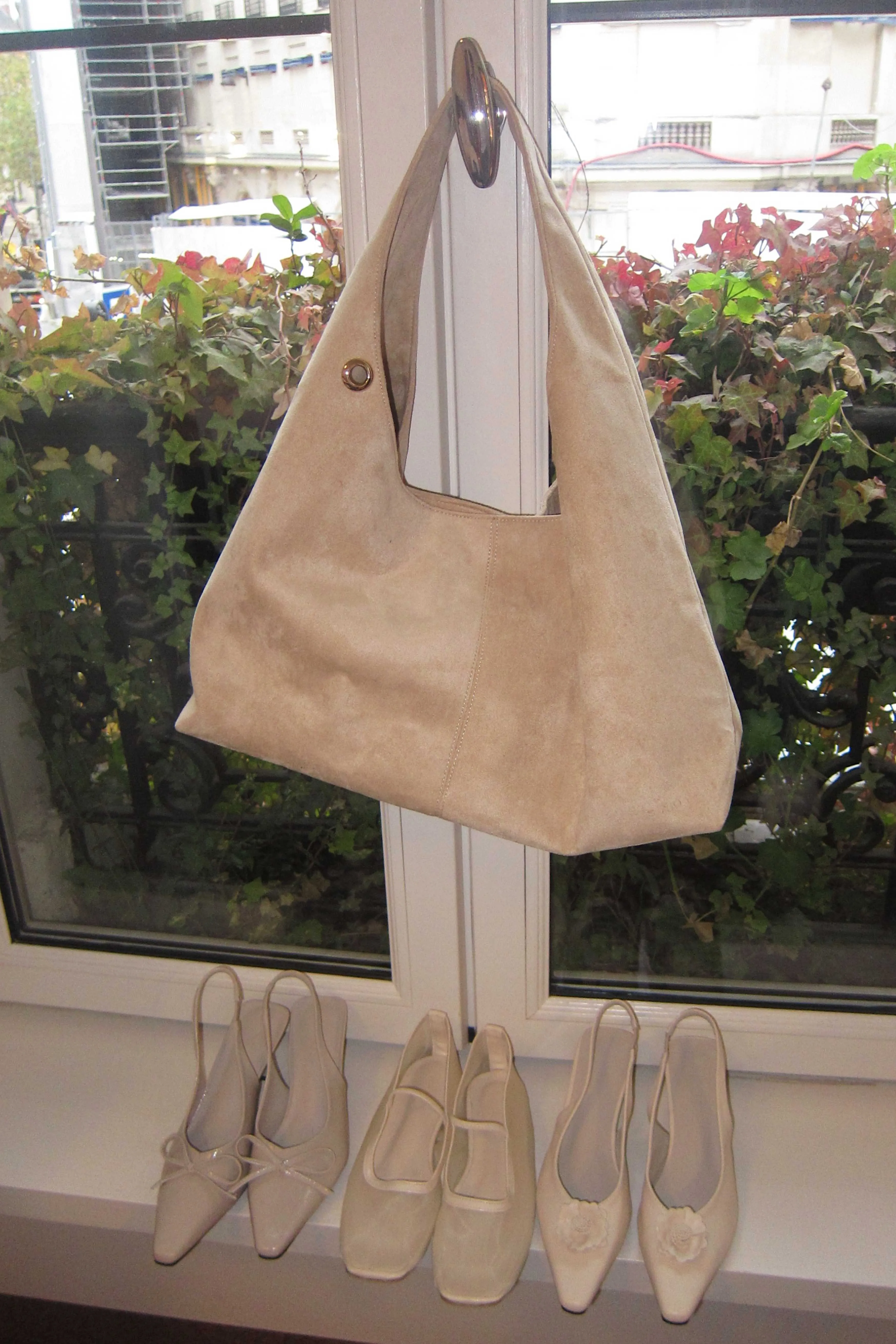 Carrie Midi Suede in Vanilla Latte