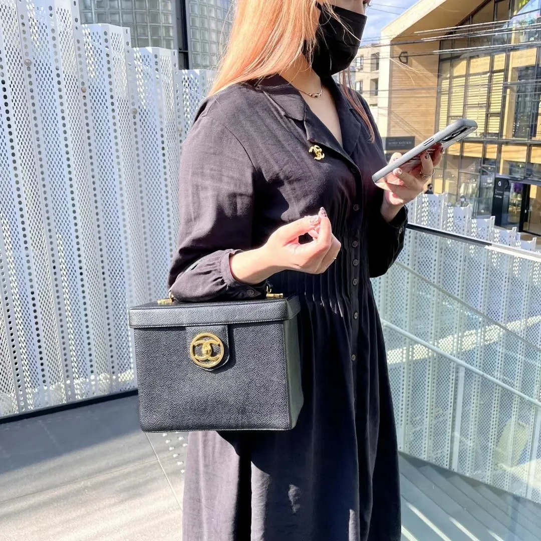 Chanel Vanity/Caviar/Black