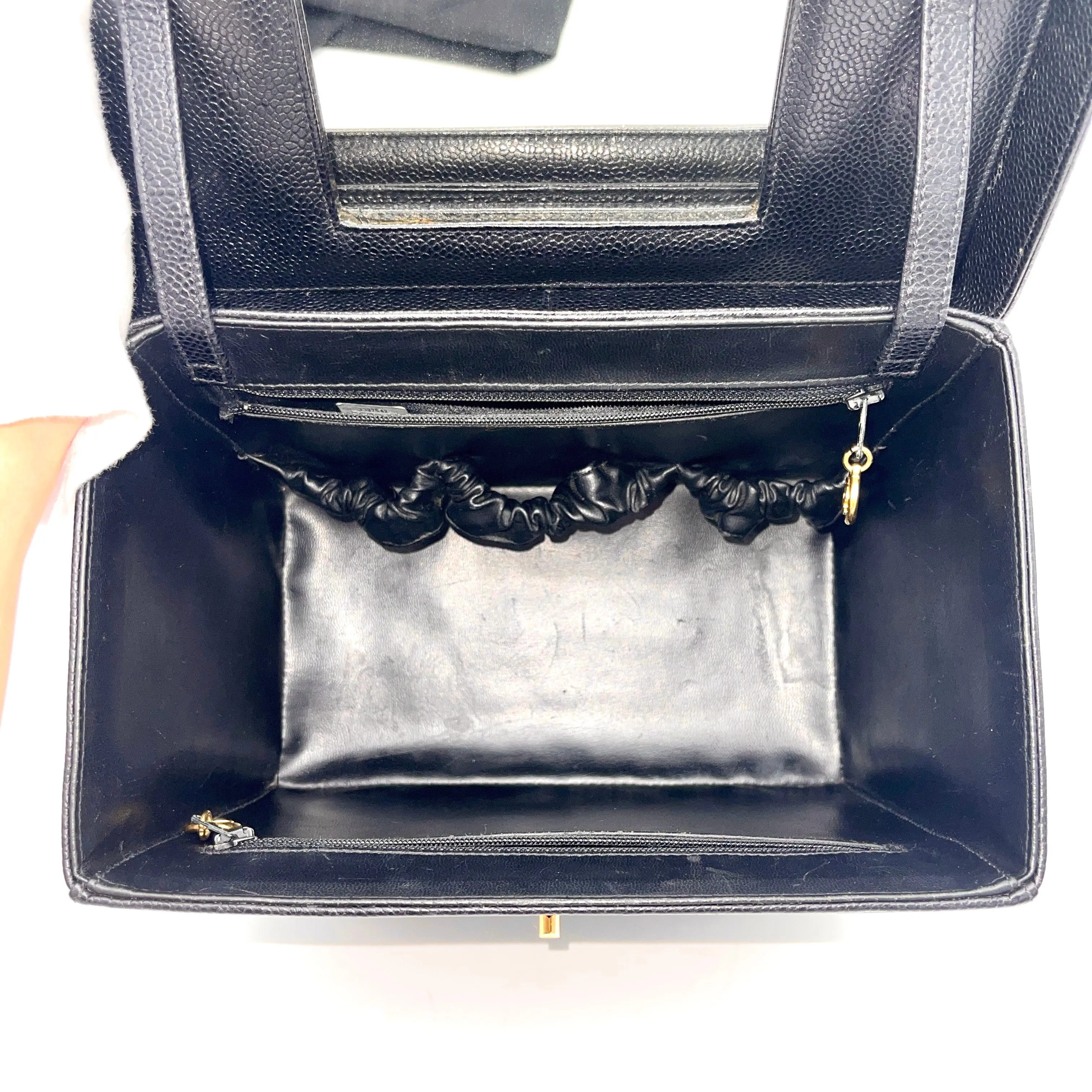 Chanel Vanity/Caviar/Black