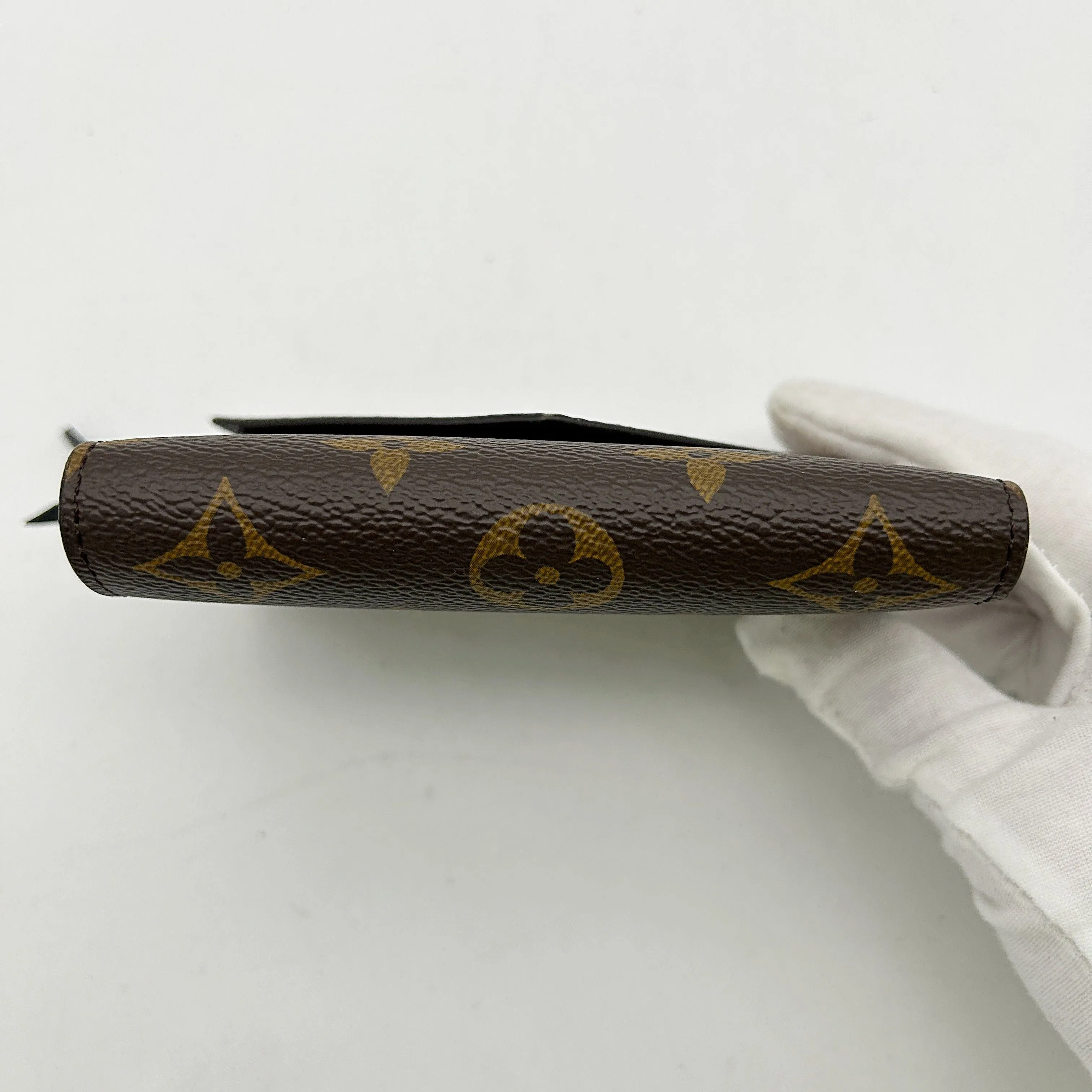 LOUIS VUITTON Reverse Monogram Victorine Wallet B0401A72KR
