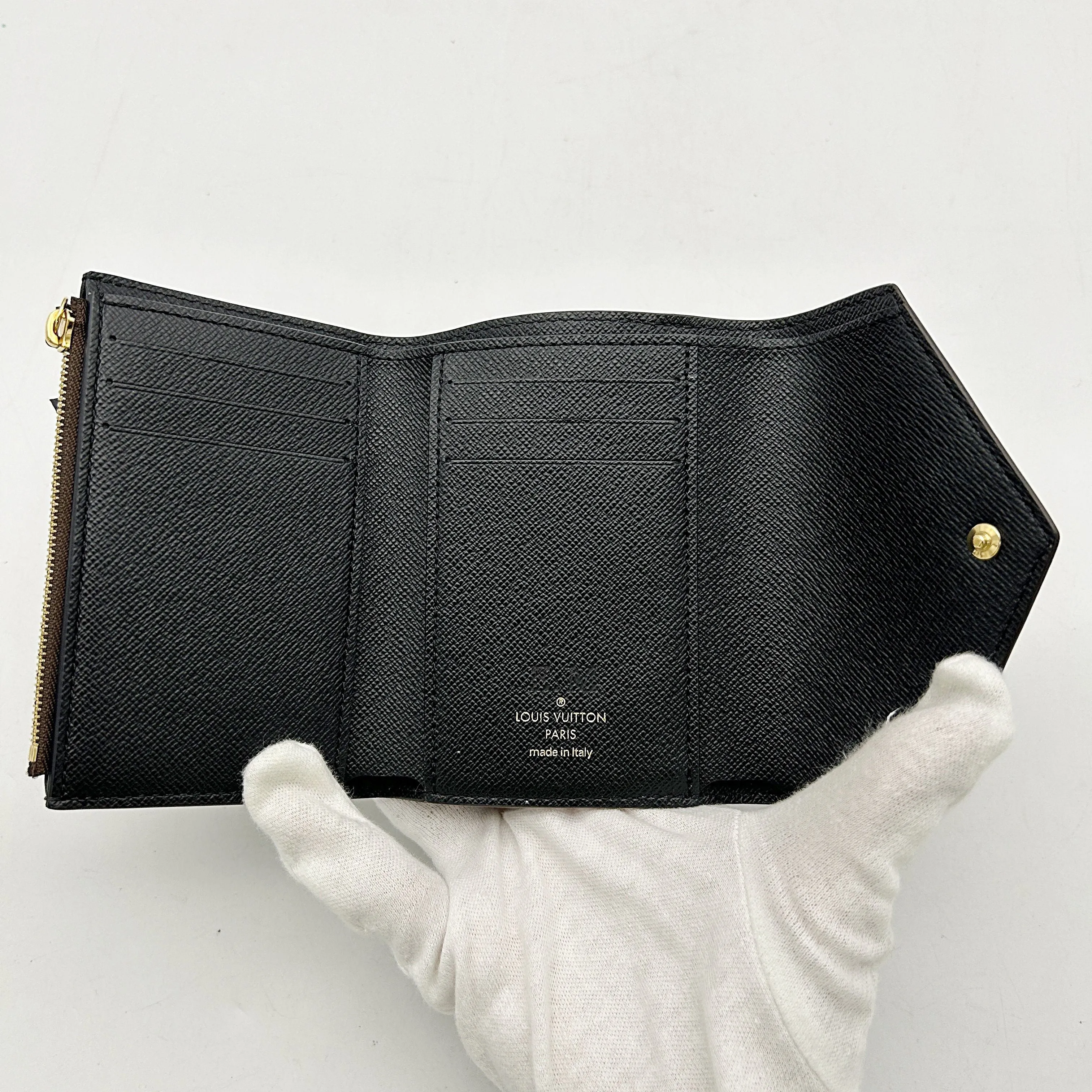 LOUIS VUITTON Reverse Monogram Victorine Wallet B0401A72KR