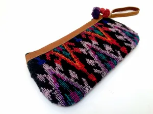 Mi Cosita Hupil Wristlet "Ikat"