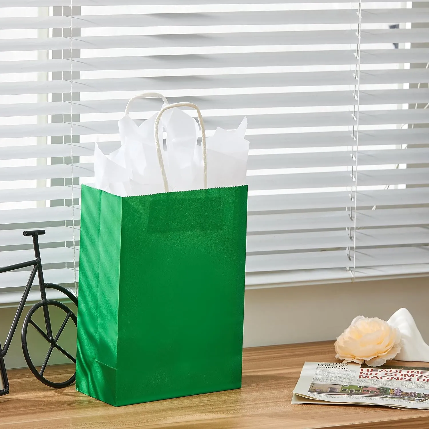 SUNCOLOR 24 Pack Small Green Party Favor Bags Goodie Bags for Saint Patrick's Day/Birthday/Christmas Party Gift Bags With Handle (Green)