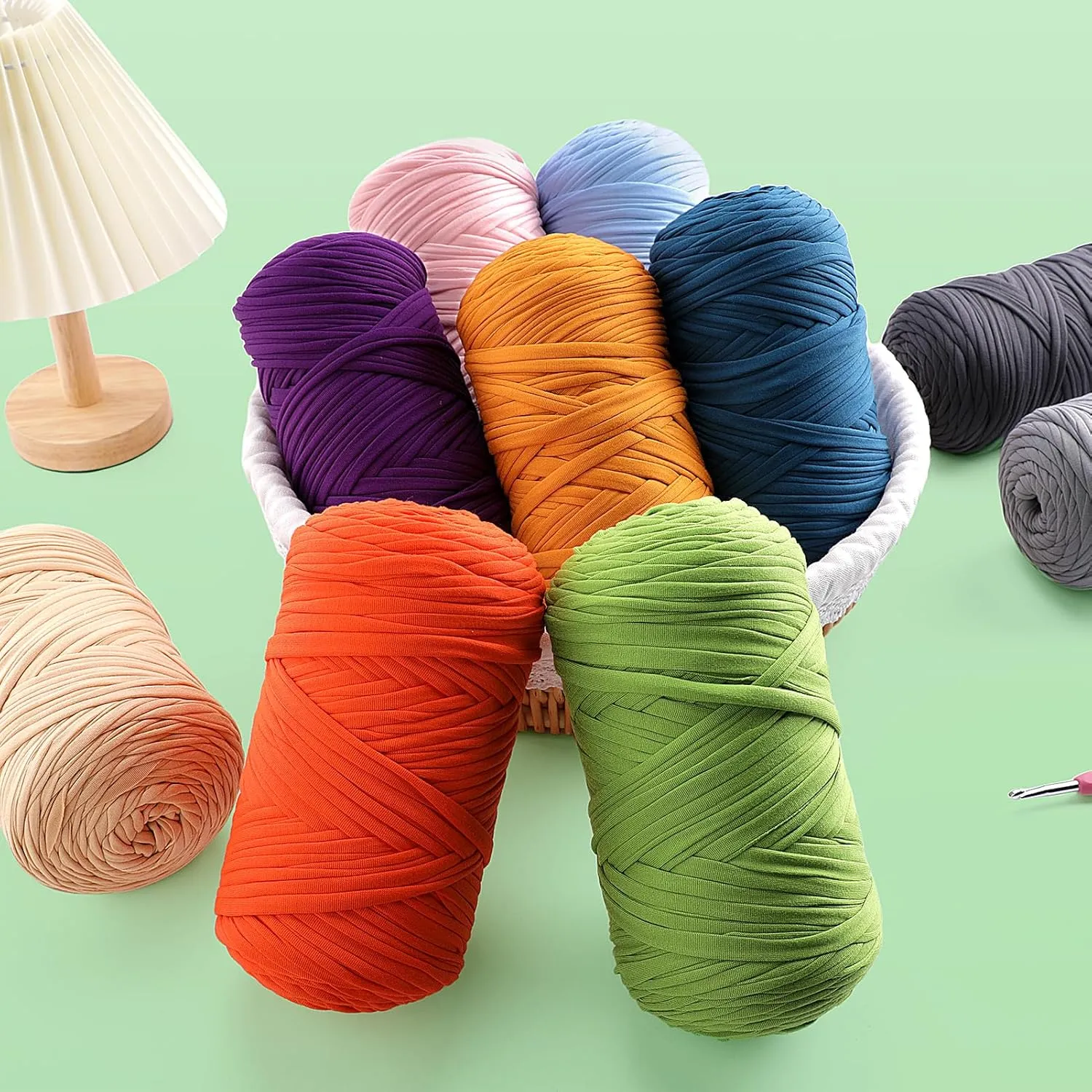 Tshirt Yarn for Crochet - 400 g/130 yds T Shirt Yarn for Crocheting Bags/Baskets/Home Decor - Soft Elastic Fabric T-Shirt Yarn with 1 Crochet Hook (1, Coffee)