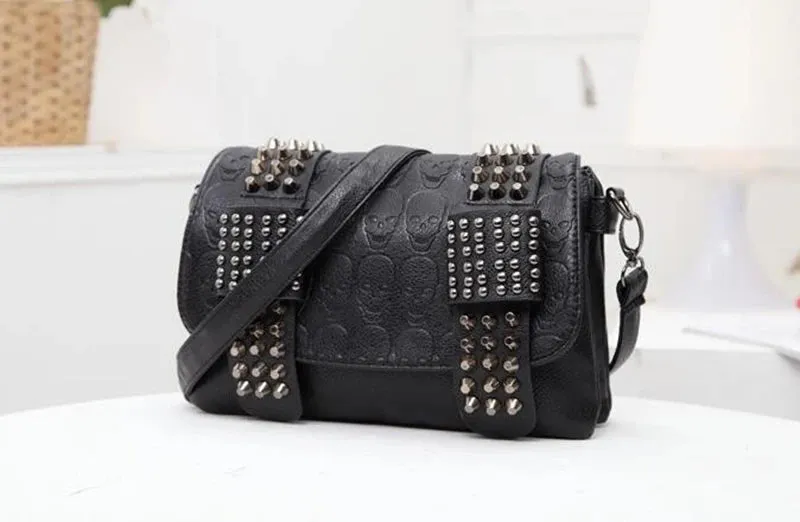 Yogodlns Women Black Leather Messenger Bags Fashion Vintage Messenger Cool Skull Rivets Shoulder Bags sac a main bolsa